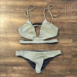 Acacia Haku top and Makai bottom in cement